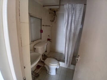 Attached Bathroom in 3 BHK Apartment at DLF The Carlton Estate, Dlf Phase V – for Rent