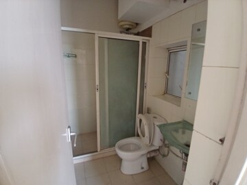 Attached Bathroom in 3 BHK Apartment at DLF The Carlton Estate, Dlf Phase V – for Rent