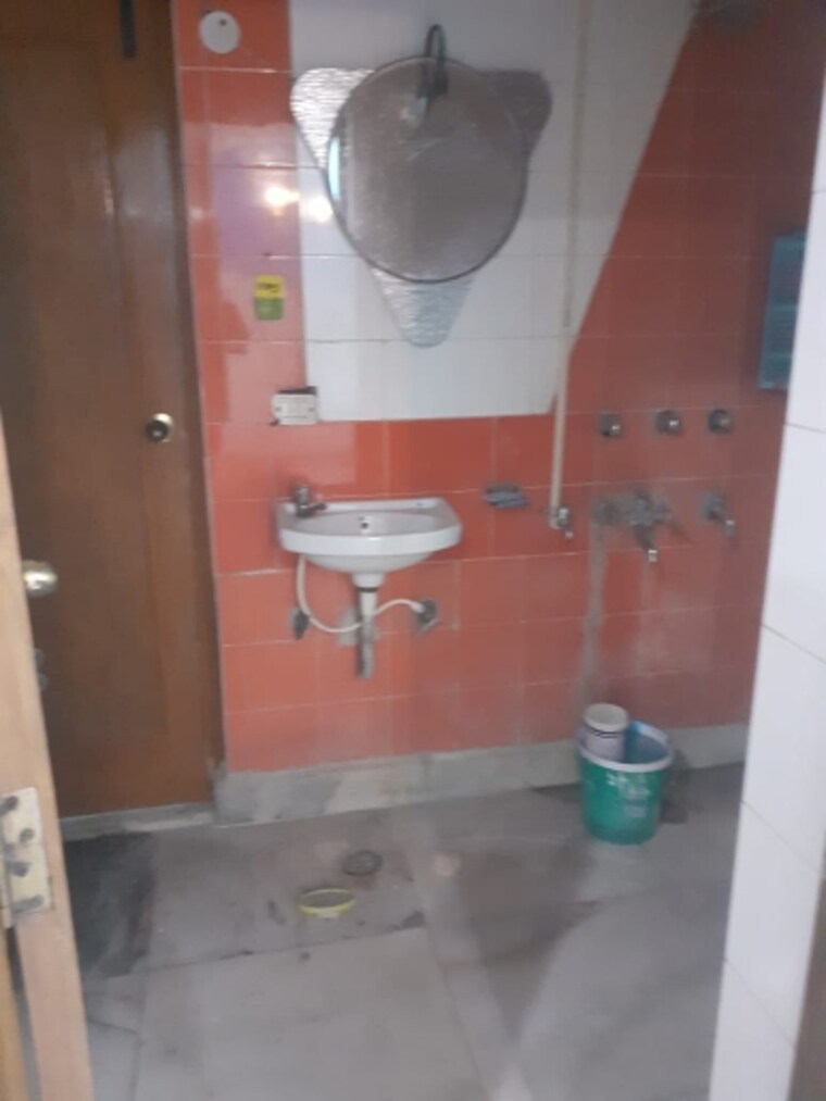 Bathroom, gagan vihar 3 Bedroom 1350 Sq.Ft. Builder Floor In Gagan Vihar Delhi 8513127