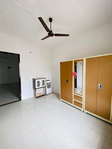 Room in 2 BHK Apartment at Sunny Enclave – for Rent