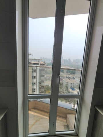 Room in 2 BHK Apartment at Soham Plaza, Manpada – for Rent