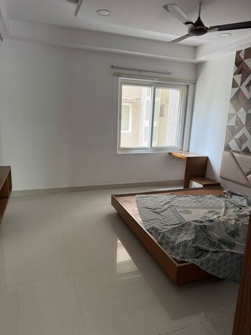 Room in 3 BHK Apartment at Movie Towers, Kokapet – for Rent