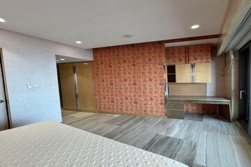 Room in 3 BHK Apartment at Lodha The World Towers World One Tier 2, Worli – for Rent