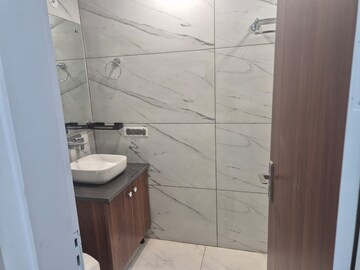 Attached Bathroom in 1 RK Builder Floor at Ansal Sushant Lok I, Sector 43 – for Rent