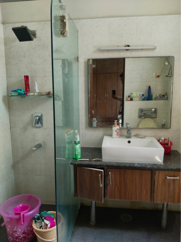 Attached Bathroom in 3 BHK Builder Floor at Panchsheel Park – for Rent