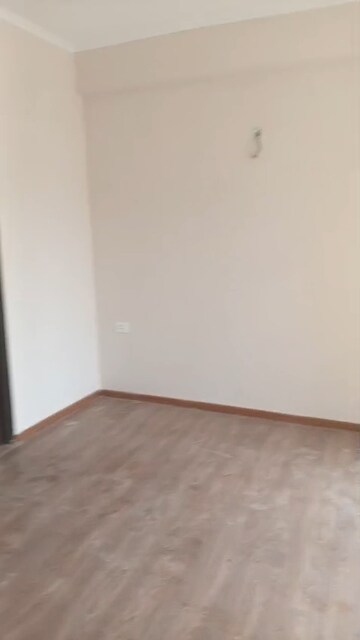 Room in 2 BHK Apartment at Amrapali Golf Homes, Sector 4, Greater Noida – for Rent