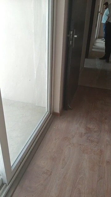Room in 2 BHK Apartment at Amrapali Golf Homes, Sector 4, Greater Noida – for Rent