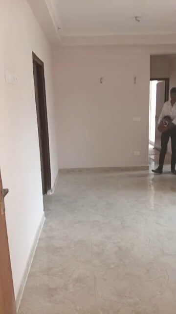 Room in 2 BHK Apartment at Amrapali Golf Homes, Sector 4, Greater Noida – for Rent