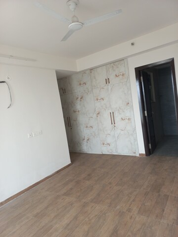 Room in 3 BHK Apartment at Omaxe Royal Residency Faridabad, Sector 79 – for Rent