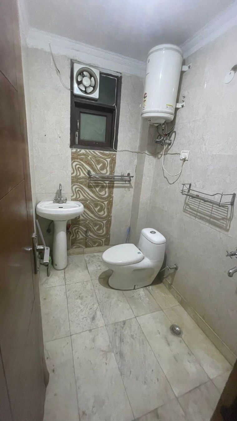 Bathroom, mehrauli 3 Bedroom 1300 Sq.Ft. Builder Floor In Mehrauli Delhi 8513259