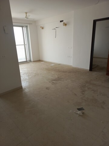 Room in 3 BHK Apartment at Omaxe Royal Residency Faridabad, Sector 79 – for Rent