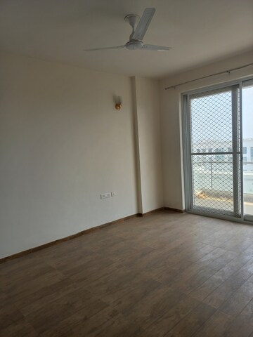 Room in 3 BHK Apartment at Omaxe Royal Residency Faridabad, Sector 79 – for Rent