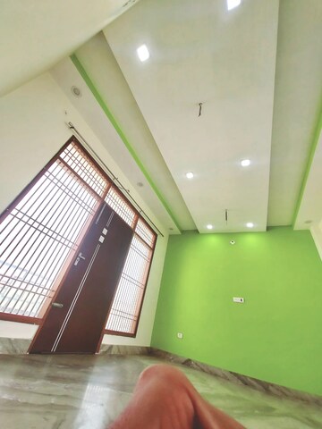 Room in 3 BHK Builder Floor at Sector 2 – for Rent