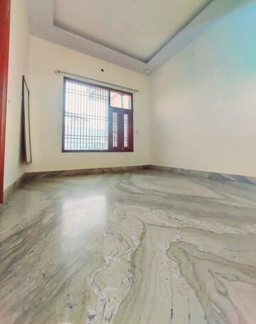 Room in 3 BHK Builder Floor at Sector 2 – for Rent