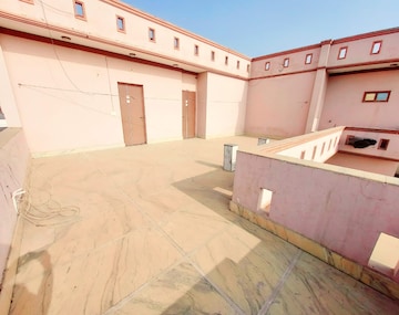 Terrace in 3 BHK Builder Floor at Sector 2 – for Rent