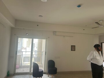 Room in 3 BHK Apartment at Nimbus Express Park View - II, Chi V Greater Noida – for Sale