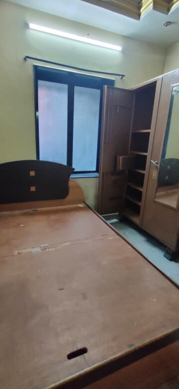 Room in 1 BHK Apartment at Shah Arcade II, Malad East – for Rent