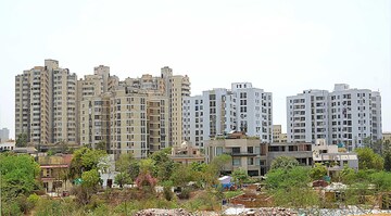Room in 2 BHK Apartment at DLF Silver Oaks, Sector 26 – for Rent
