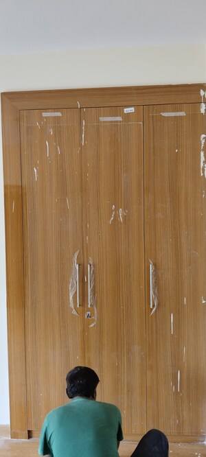 Room in 2.5 BHK Apartment at Trident Embassy, Sector 1 Greater Noida – for Sale