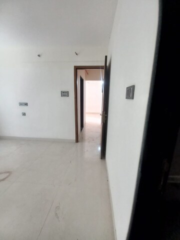 Room in 1 BHK Apartment at Malad East – for Rent