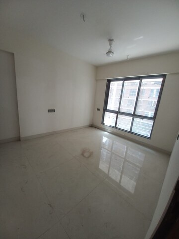 Room in 1 BHK Apartment at Malad East – for Rent