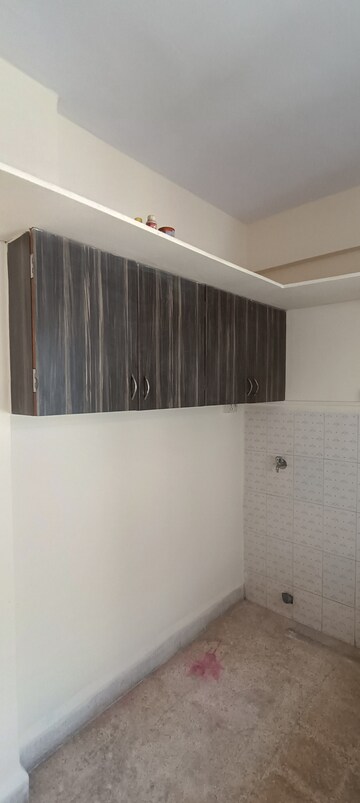 Room in 2 BHK Apartment at Anita Vihar, Kandivali East – for Rent