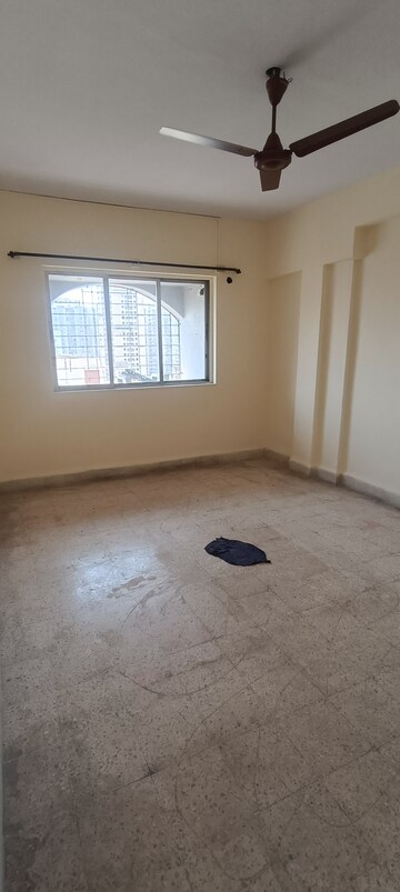 Room in 2 BHK Apartment at Anita Vihar, Kandivali East – for Rent