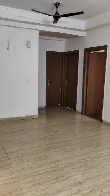 Room in 3 BHK Apartment at Amrapali Golf Homes, Sector 4, Greater Noida – for Rent