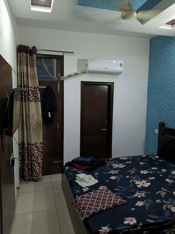 Room in 2 BHK Builder Floor at Guru Nanak Enclave, Dhakoli Village – for Rent