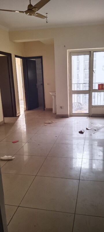 Room in 2 BHK Apartment at Sector 16 Greater Noida – for Rent