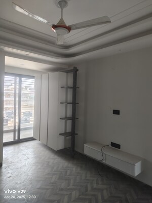 Room in 3 BHK Apartment at Unitech Greenwood City Apartment, Sector 45 – for Sale