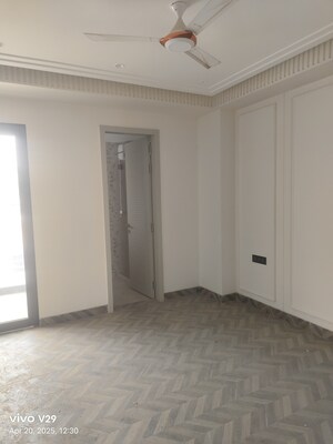 Room in 3 BHK Apartment at Unitech Greenwood City Apartment, Sector 45 – for Sale