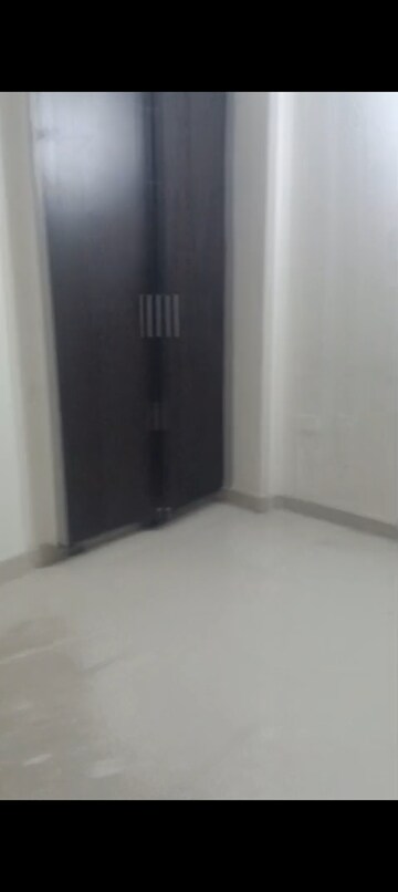 Room in 2 BHK Apartment at Paramount Emotions, Sector 1 Greater Noida – for Rent