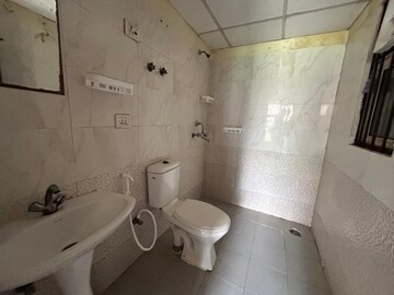 Attached Bathroom in 2.5 BHK Apartment at Gardenia Golf City, Sector 75 – for Sale
