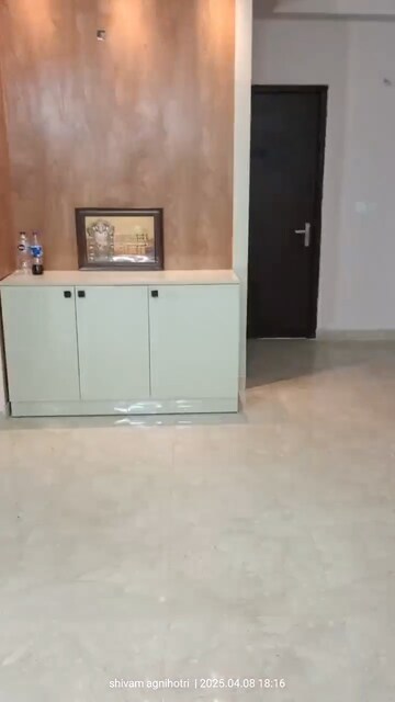 Room in 3 BHK Apartment at Amrapali Golf Homes, Sector 4, Greater Noida – for Rent