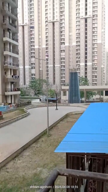 3 BHK Apartment – Exterior View View at Amrapali Golf Homes, Sector 4, Greater Noida - for Rent