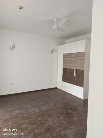 Room in 3 BHK Apartment at Conscient Hines Elevate, Sector 59 – for Rent