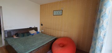 Room in 2 BHK Apartment at Panchsheel Greens, Sector 16 Greater Noida – for Rent