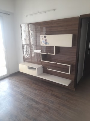 Room in 4 BHK Apartment at Emaar The Palm Drive-Palm Studios, Sector 66 – for Sale