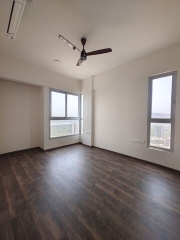 Room in 3 BHK Apartment at Piramal Vaikunth, Balkum Pada – for Rent