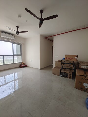Room in 3 BHK Apartment at Piramal Vaikunth, Balkum Pada – for Rent