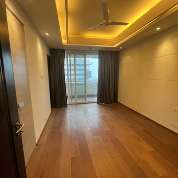 Room in 5 BHK Apartment at Salcon The Verandas, Suncity – for Sale