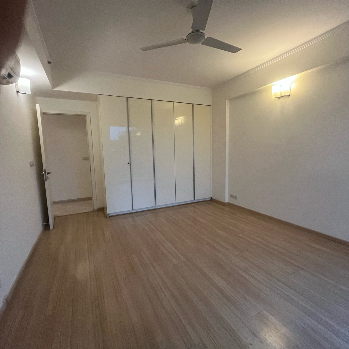 4 BHK + Servant Room 2721 Sq.Ft. Apartment in DLF Park Place