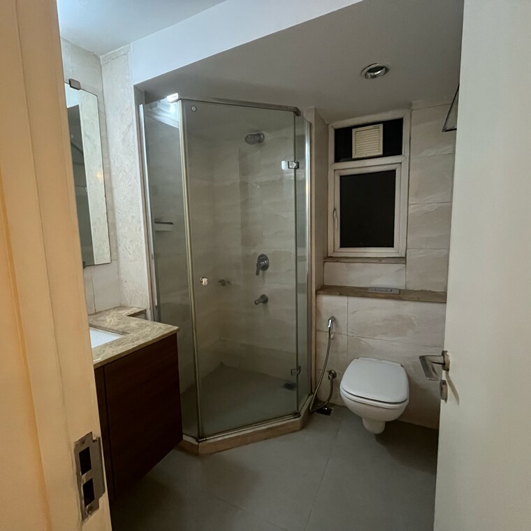 Bathroom, dlf-park-place 4 Bedroom 2721 Sq.Ft. Apartment In Dlf Phase V Gurgaon 8513540
