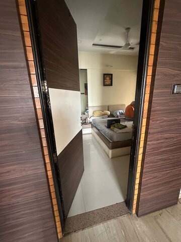 Room in 3 BHK Apartment at Oswal Bella Vista, Oswal Park – for Rent