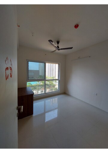 Room in 3 BHK Apartment at Godrej Green Cove, Mahalunge – for Rent