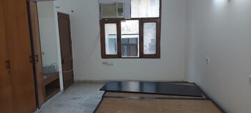 Room in 3 BHK Builder Floor at Defence Colony – for Rent