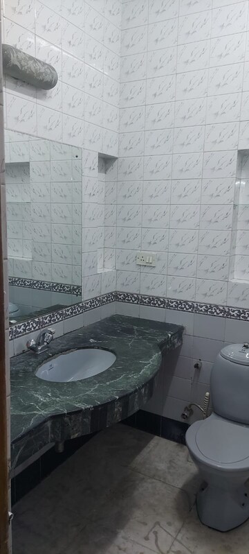 Attached Bathroom in 3 BHK Builder Floor at Defence Colony – for Rent