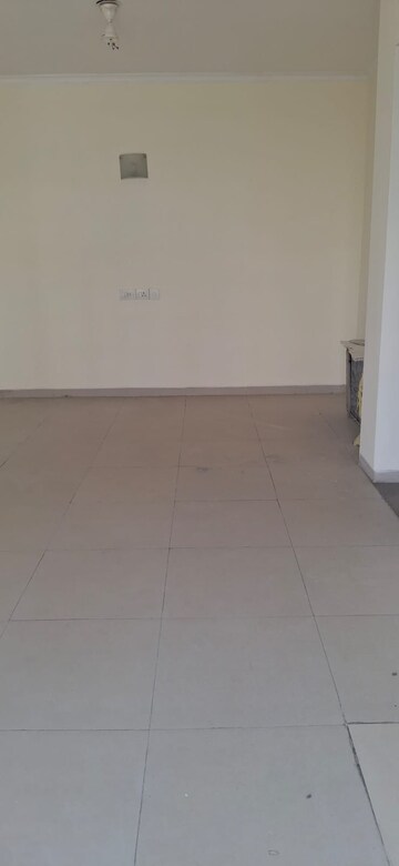 Room in 2 BHK Apartment at Jaypee Greens Pavilion Court, Sector 128 – for Rent
