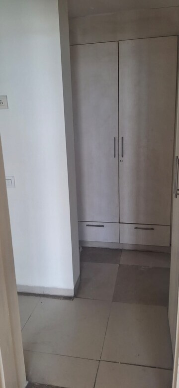 Room in 2 BHK Apartment at Jaypee Greens Pavilion Court, Sector 128 – for Rent